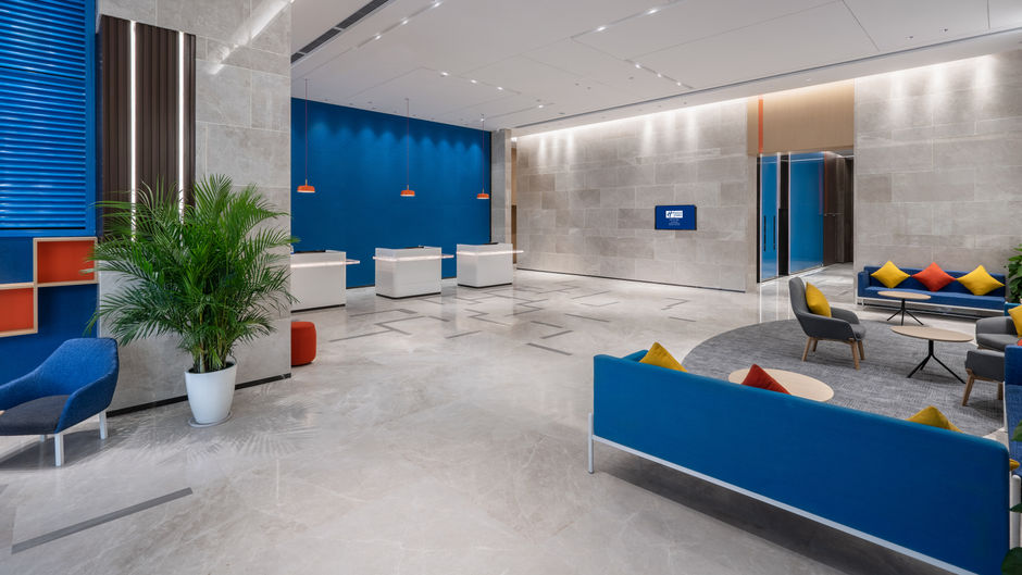 Holiday Inn Exp South Railway Station Lobby