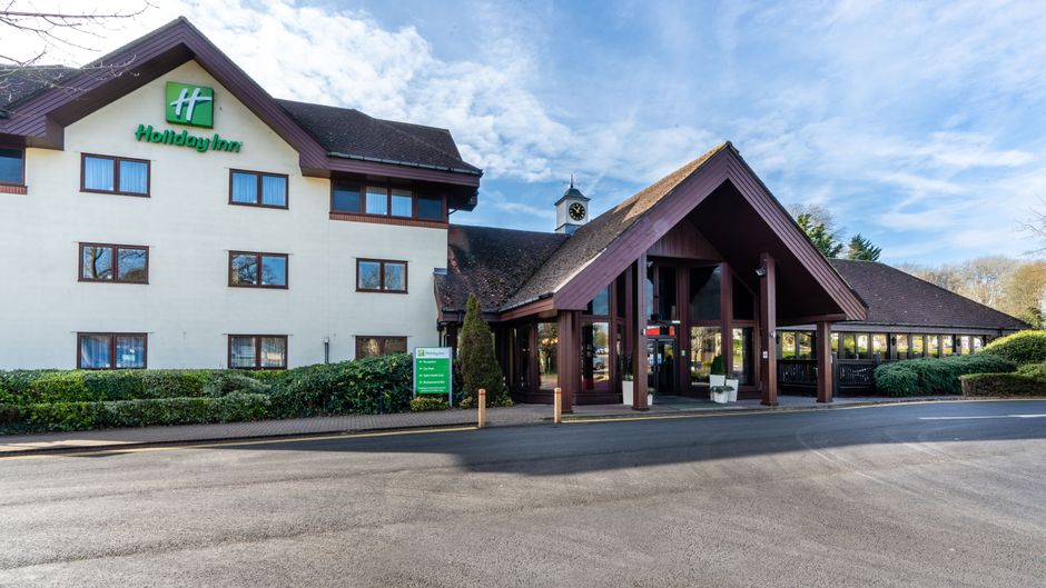 Holiday Inn Hemel Hempstead Exterior