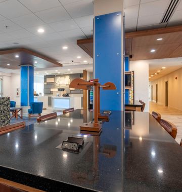 Holiday Inn Express & Suites Staunton
