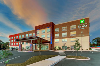 Holiday Inn Express & Suites Civic Ctr