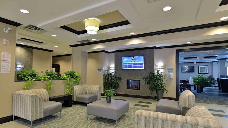 Holiday Inn Express & Suites Orleans SW Lobby