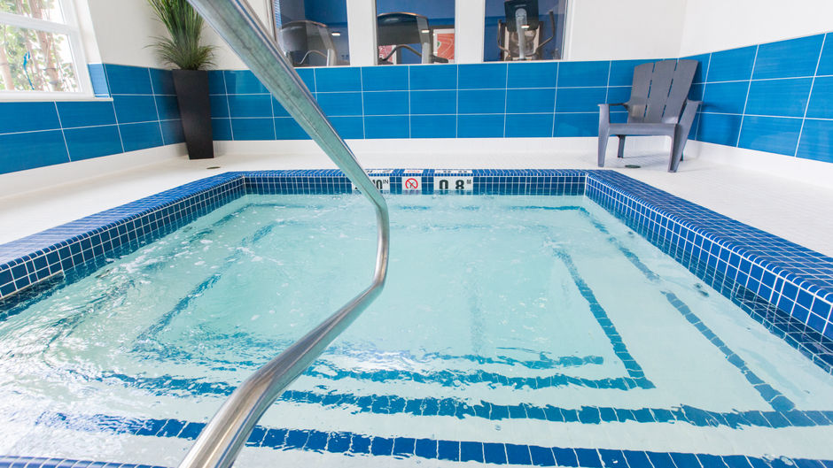 Holiday Inn Express & Stes Spruce Grove Pool