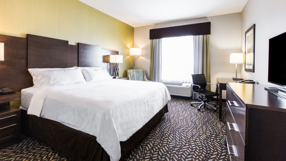 Holiday Inn Express & Stes Spruce Grove Room