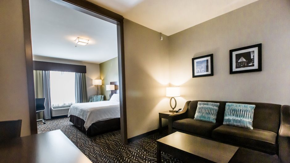 Holiday Inn Express & Stes Spruce Grove Suite