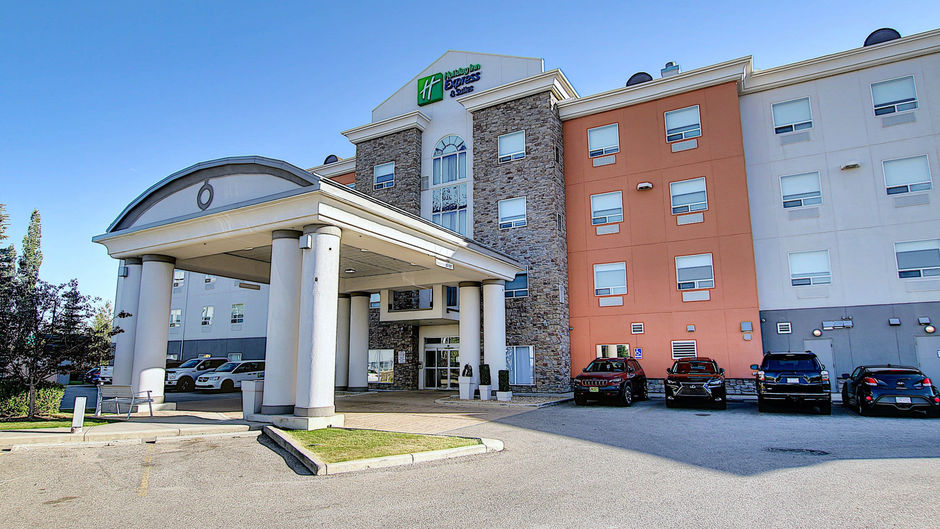 Holiday Inn Express Hotel & Suites Arpt Exterior