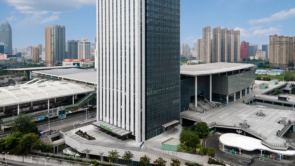 Holiday Inn Wuxi Central Station Exterior