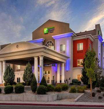 Holiday Inn Express Hotel & Suites