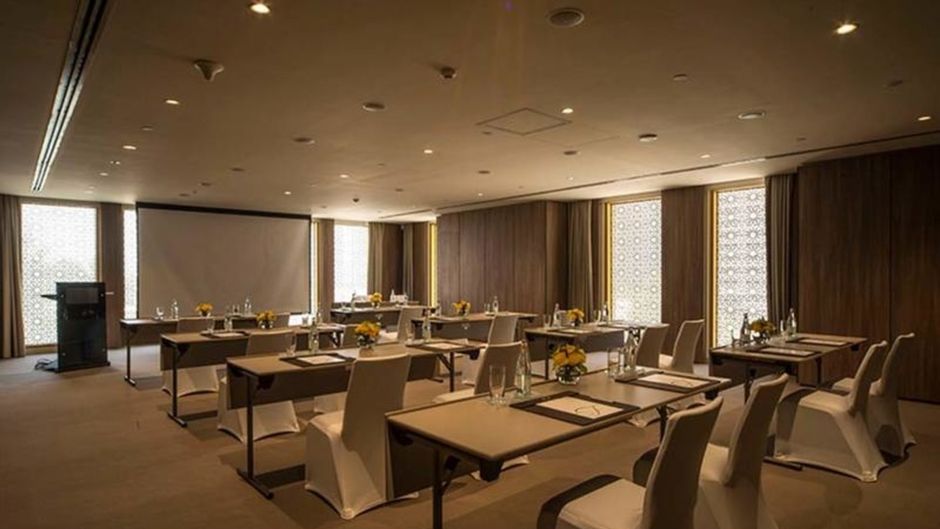 voco Doha West Bay Suites Meeting