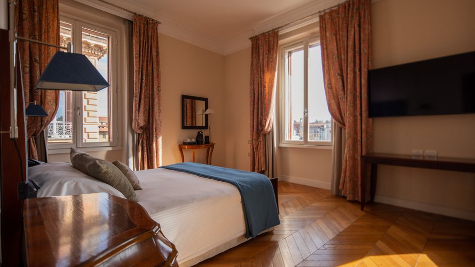 Rose Garden Palace Room