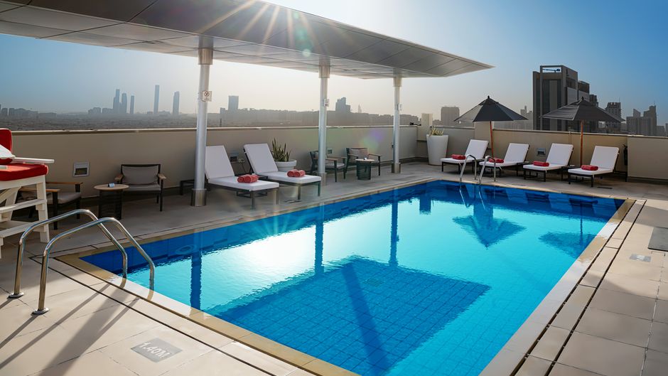 Centro Al Manhal Pool