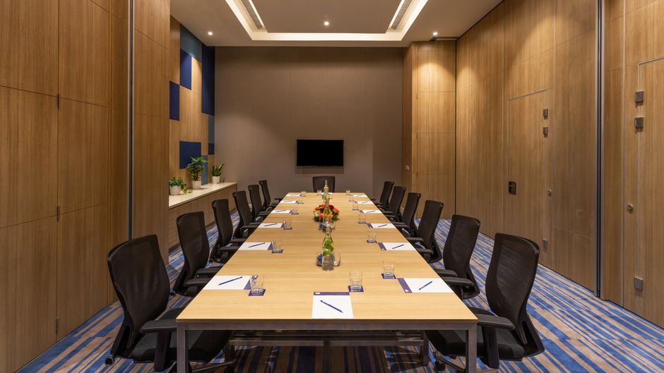 Holiday Inn Express-Suites Bengaluru OMR Meeting