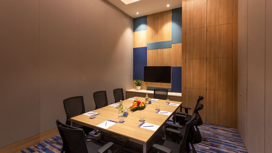 Holiday Inn Express-Suites Bengaluru OMR Meeting