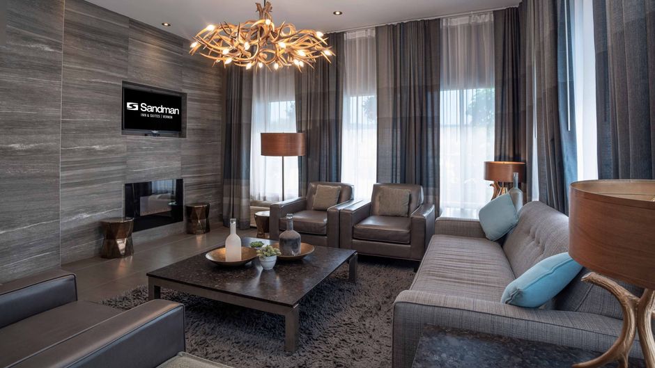 Sandman Inn & Suites Vernon Lobby