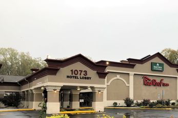 HomeTowne Studios Bordentown McGuire AFB