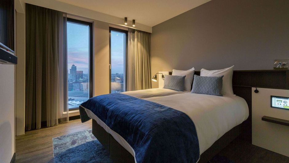 Postillion Hotel & Convention Center Room