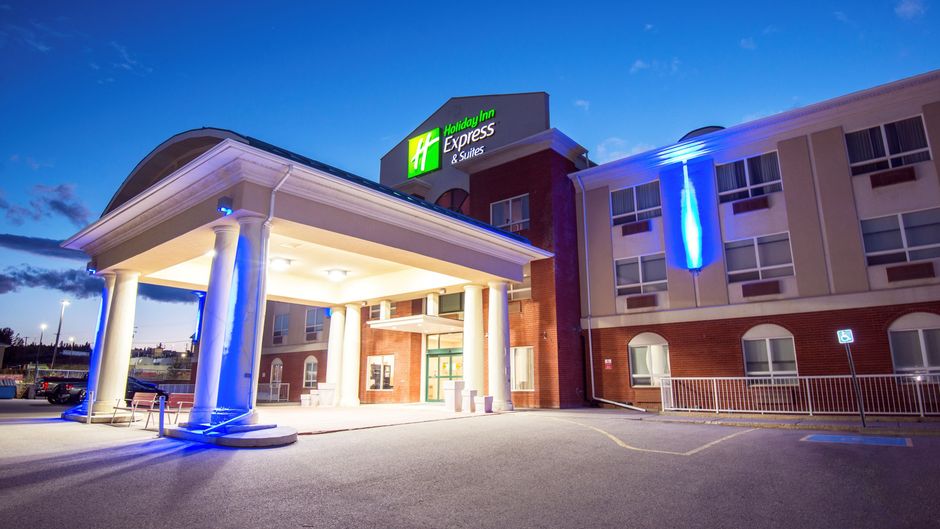 Holiday Inn Express Hinton Exterior