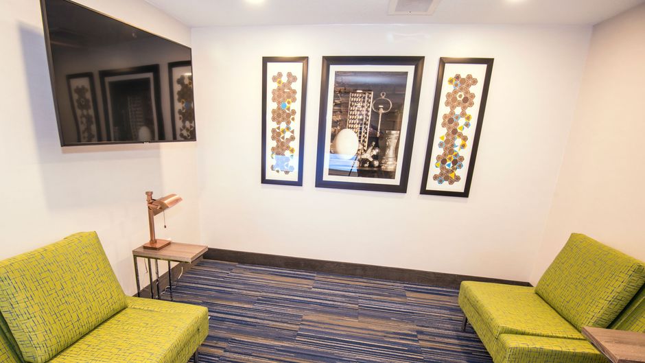 Holiday Inn Express Hinton Lobby
