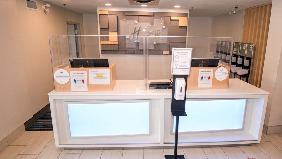 Holiday Inn Express Hinton Lobby