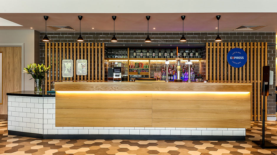 Holiday Inn Express Bicester Lobby