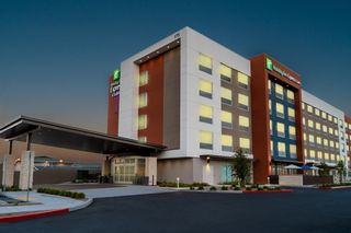 Holiday Inn Express & Suites Tropicana