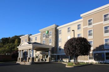 Holiday Inn Express & Sts Danbury