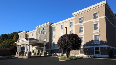 Holiday Inn Express & Sts Danbury