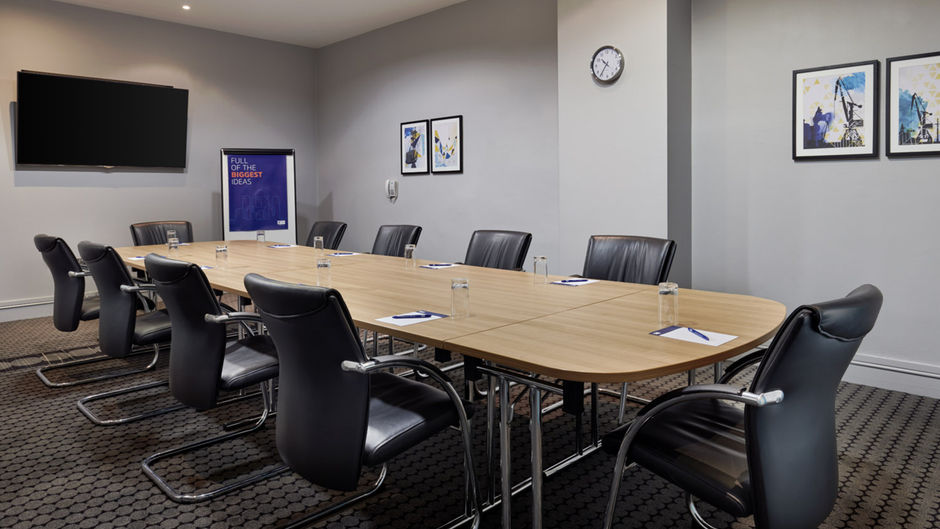 Holiday Inn Express Queens Quarter Meeting