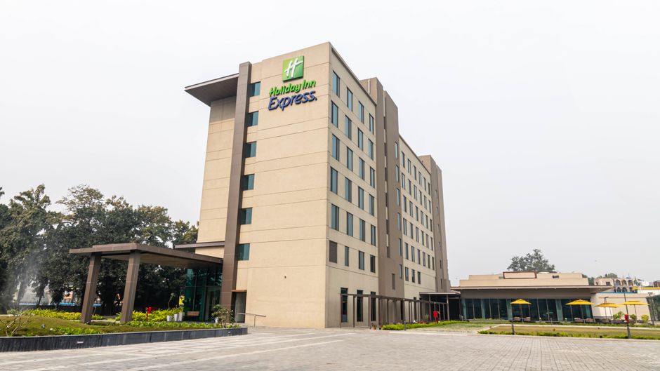 Holiday Inn Express Kolkata Airport Exterior
