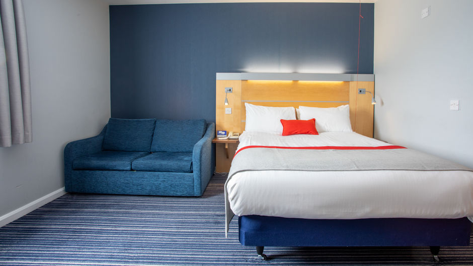 Holiday Inn Express Dunfermline Room