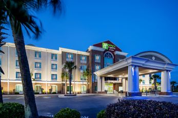 Holiday Inn Express Hotel & Suites