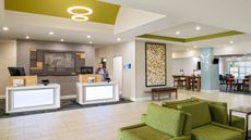 Holiday Inn Express Hotel & Suites