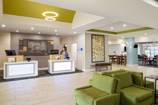 Holiday Inn Express Hotel & Suites