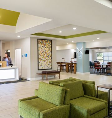 Holiday Inn Express Hotel & Suites