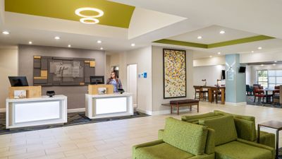 Holiday Inn Express Hotel & Suites