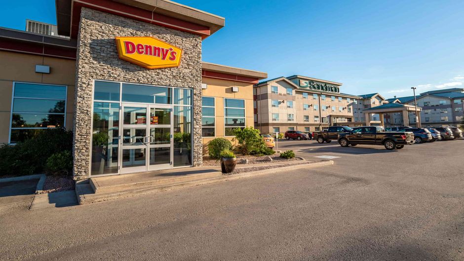 Sandman Hotel & Suites Winnipeg Airport Restaurant