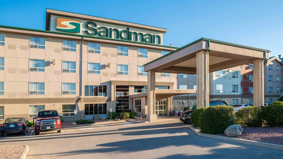 Sandman Hotel & Suites Winnipeg Airport Exterior