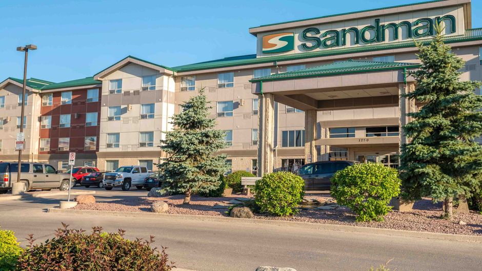 Sandman Hotel & Suites Winnipeg Airport Exterior