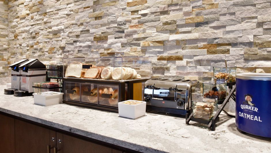 Staybridge Suites Waterloo-St Jacobs Restaurant