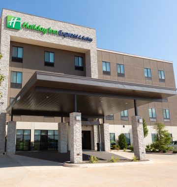 Holiday Inn Express & Suites Kingfisher
