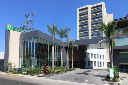 Holiday Inn & Suites Marina & Golf