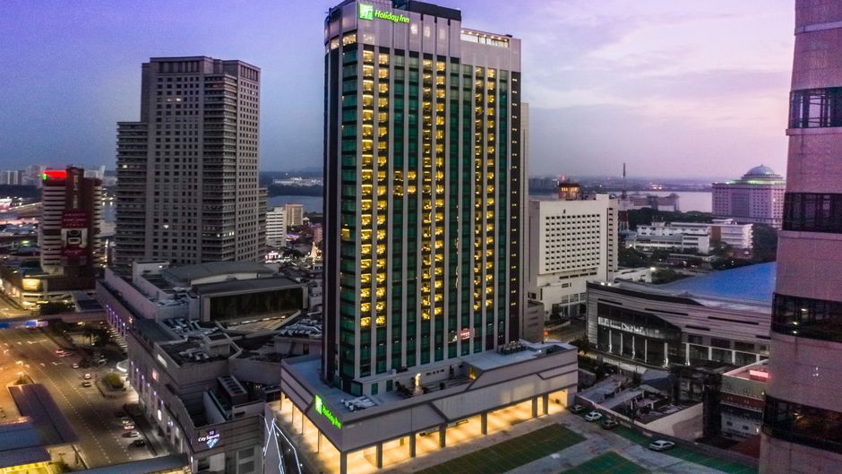 Holiday Inn City Centre Exterior