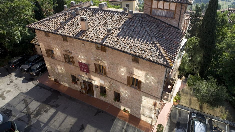 Hotel Perusia Exterior