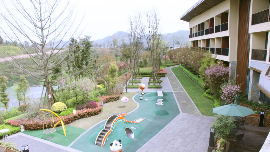 Holiday Inn Express Emei Mountain Exterior