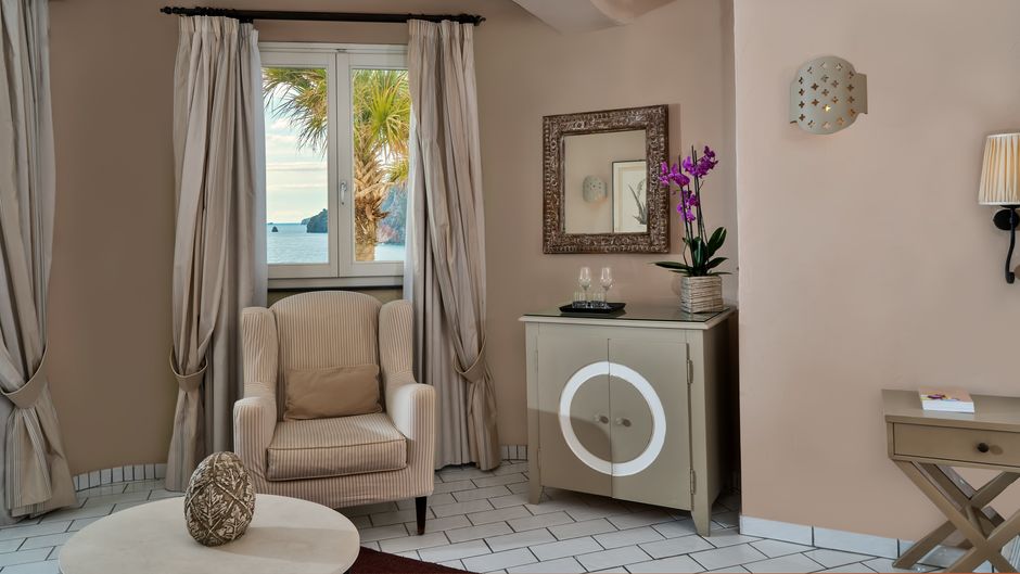 Therasia Resort Suite