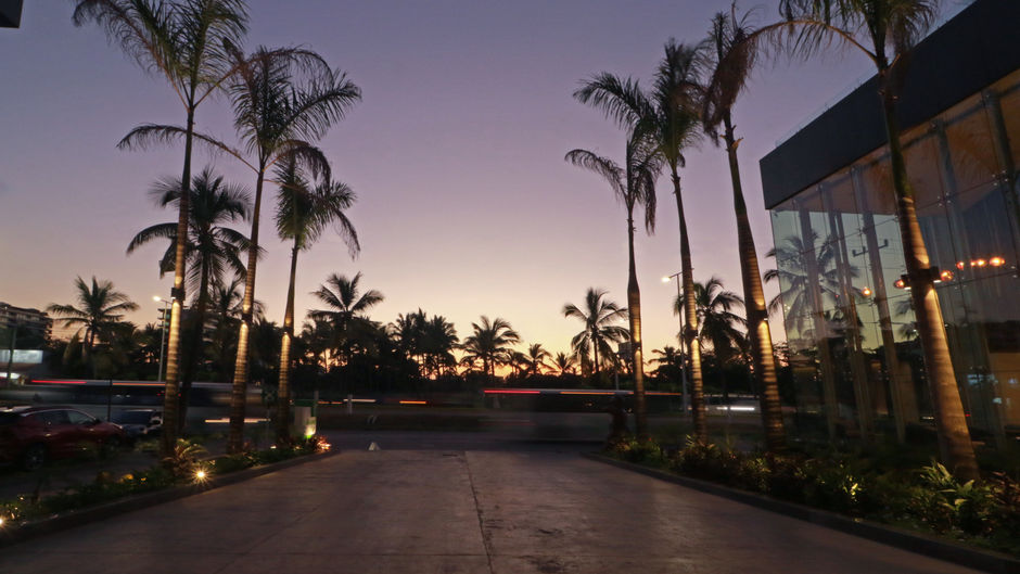 Holiday Inn & Suites Marina & Golf Exterior