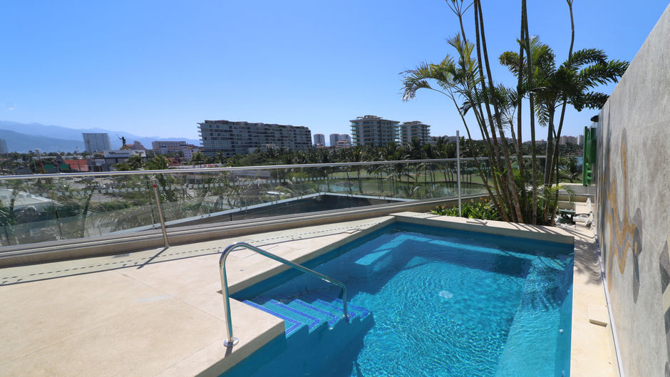 Holiday Inn & Suites Marina & Golf Pool