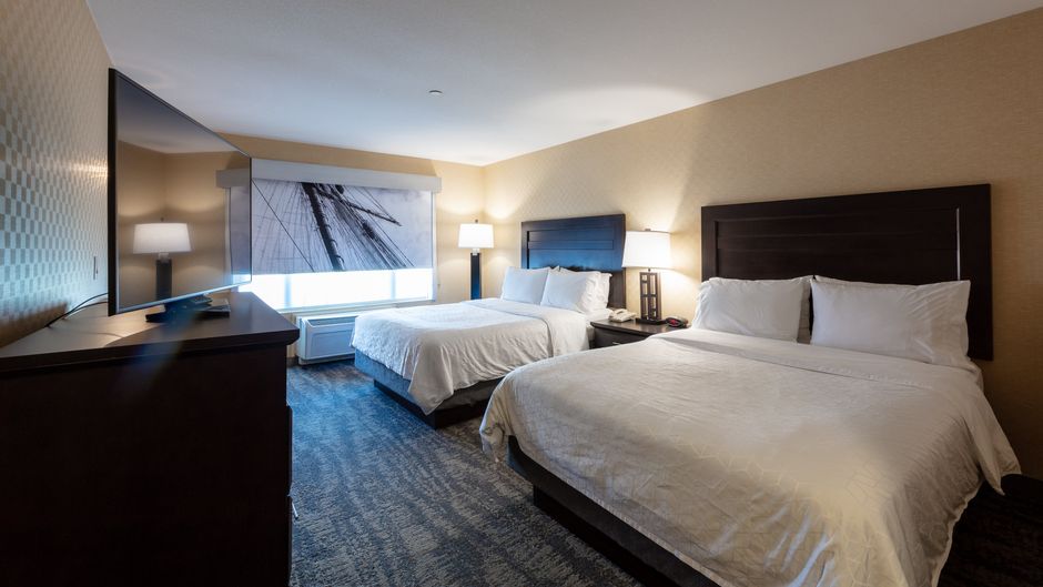 Holiday Inn Express Suites Riverport Room