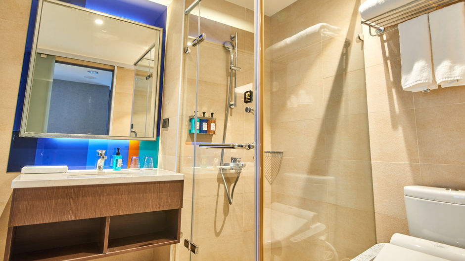 Holiday Inn Express Kaohsiung Love River Room