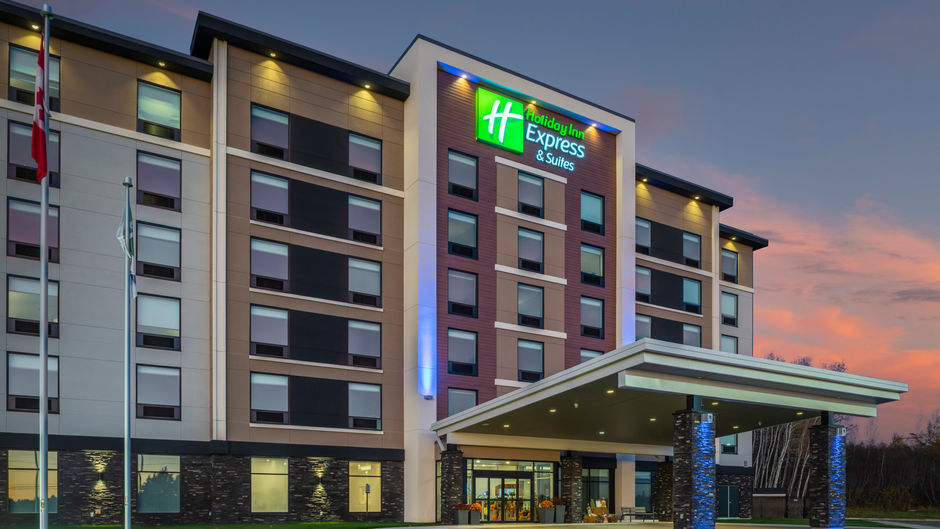 Holiday Inn Express & Suites Moncton Exterior