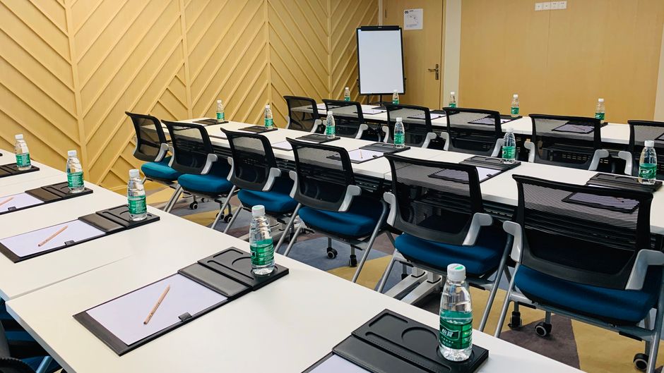 Holiday Inn Express Free Trade Zone Meeting